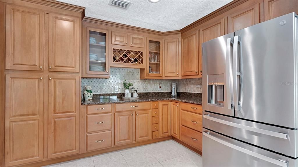 Active With Contract: $975,000 (6 beds, 4 baths, 3493 Square Feet)