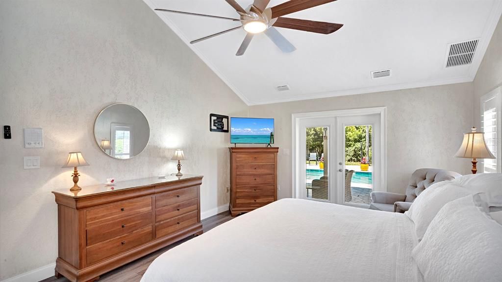 Active With Contract: $975,000 (6 beds, 4 baths, 3493 Square Feet)