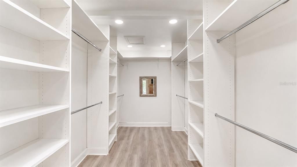 Active With Contract: $975,000 (6 beds, 4 baths, 3493 Square Feet)