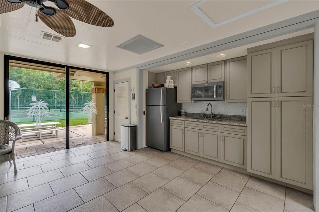 Active With Contract: $975,000 (6 beds, 4 baths, 3493 Square Feet)