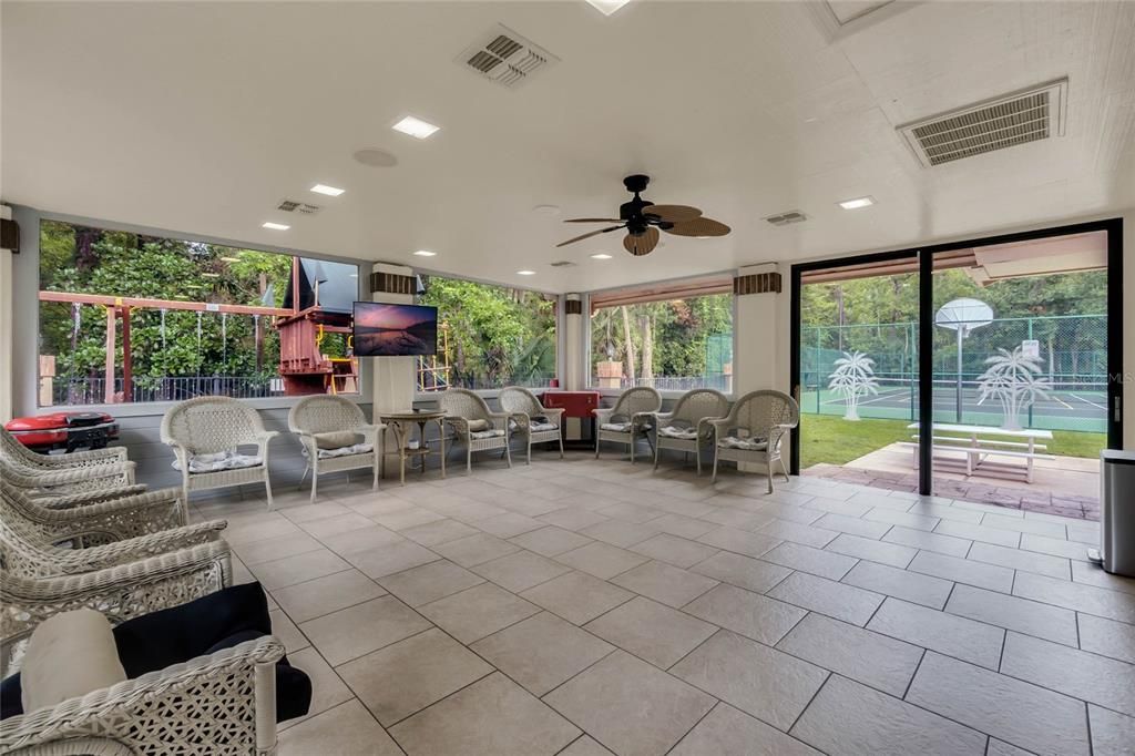 Active With Contract: $975,000 (6 beds, 4 baths, 3493 Square Feet)