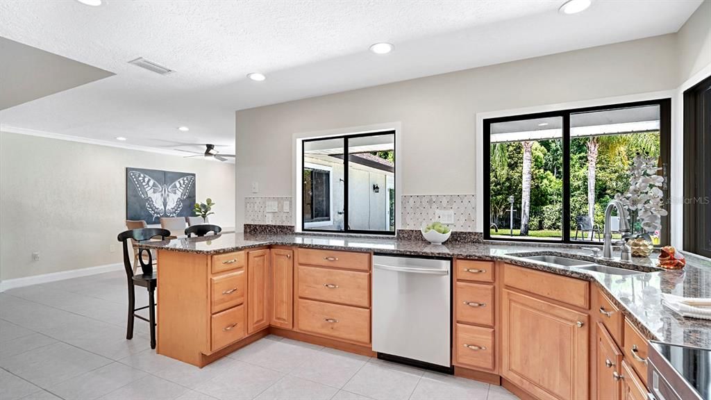 Active With Contract: $975,000 (6 beds, 4 baths, 3493 Square Feet)