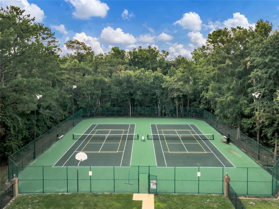 Active With Contract: $975,000 (6 beds, 4 baths, 3493 Square Feet)
