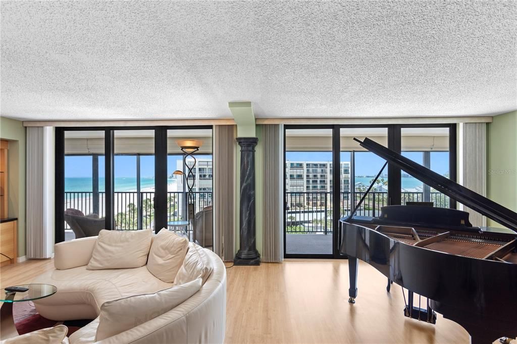Active With Contract: $1,295,000 (3 beds, 3 baths, 2712 Square Feet)