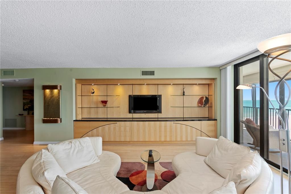 Active With Contract: $1,295,000 (3 beds, 3 baths, 2712 Square Feet)