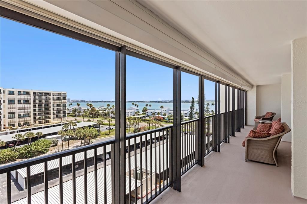 Active With Contract: $1,295,000 (3 beds, 3 baths, 2712 Square Feet)