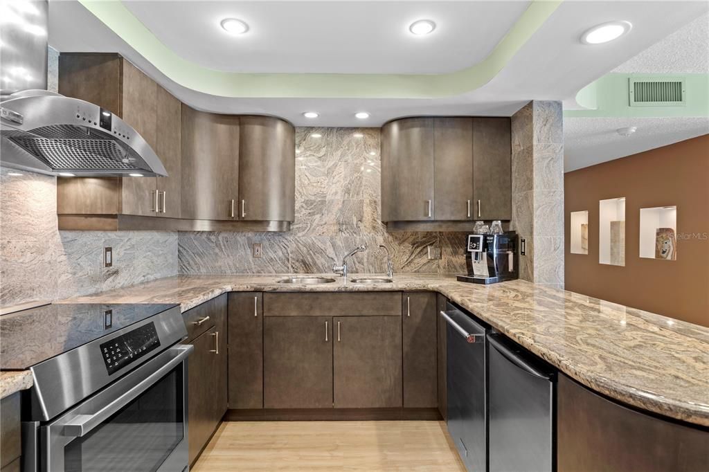 Active With Contract: $1,295,000 (3 beds, 3 baths, 2712 Square Feet)