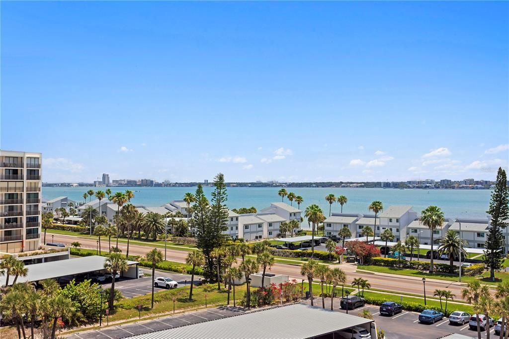 Active With Contract: $1,295,000 (3 beds, 3 baths, 2712 Square Feet)