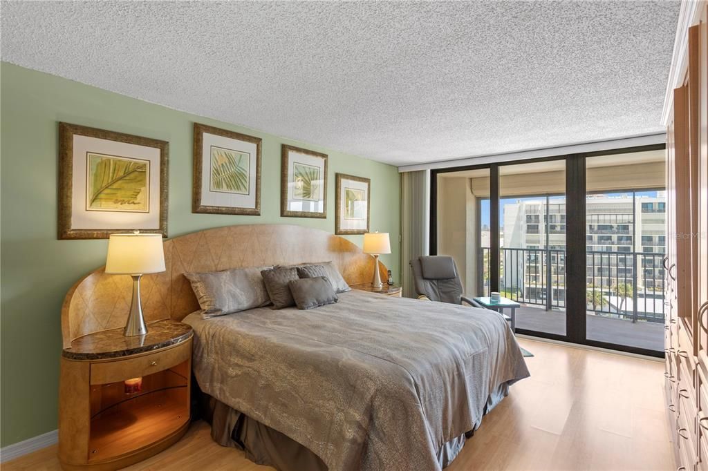 Active With Contract: $1,295,000 (3 beds, 3 baths, 2712 Square Feet)