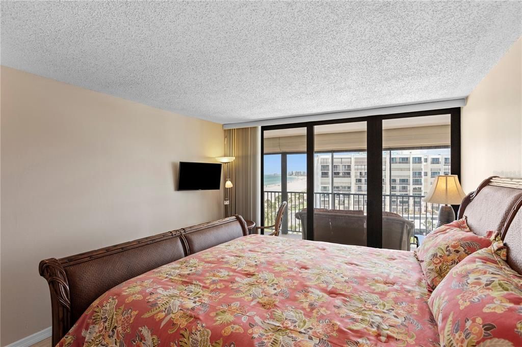 Active With Contract: $1,295,000 (3 beds, 3 baths, 2712 Square Feet)