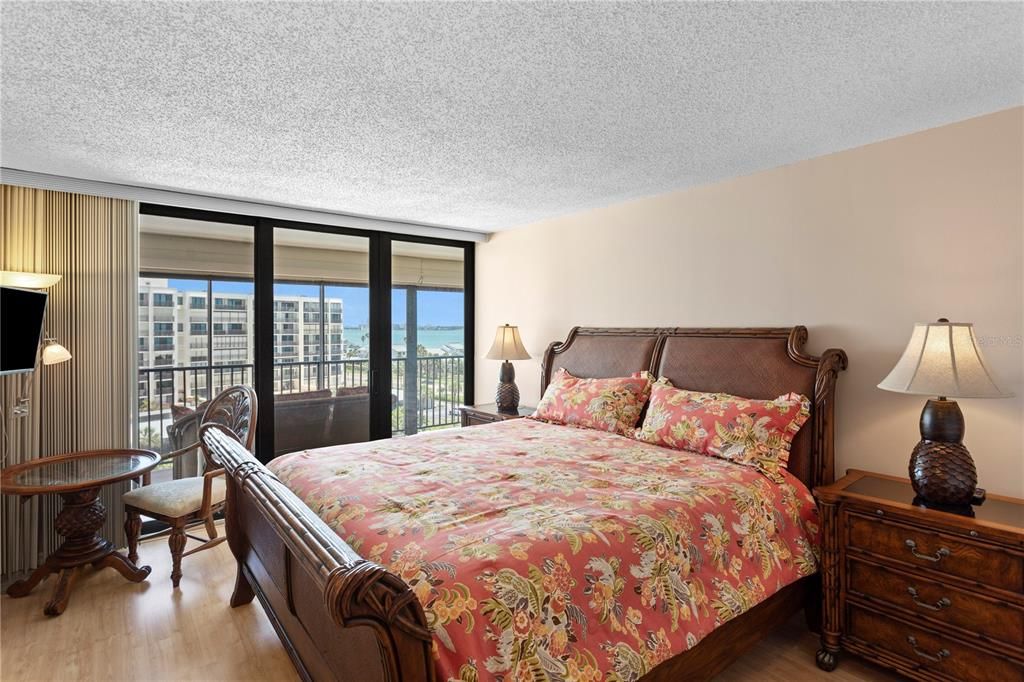 Active With Contract: $1,295,000 (3 beds, 3 baths, 2712 Square Feet)