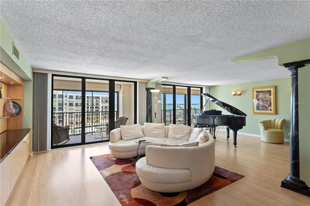 Active With Contract: $1,295,000 (3 beds, 3 baths, 2712 Square Feet)