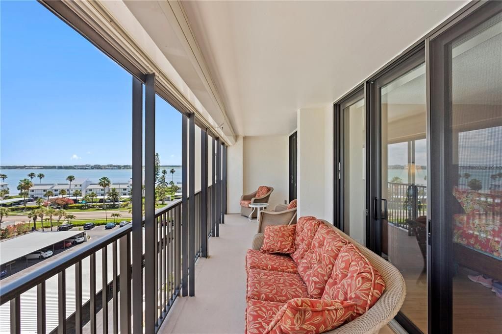 Active With Contract: $1,295,000 (3 beds, 3 baths, 2712 Square Feet)