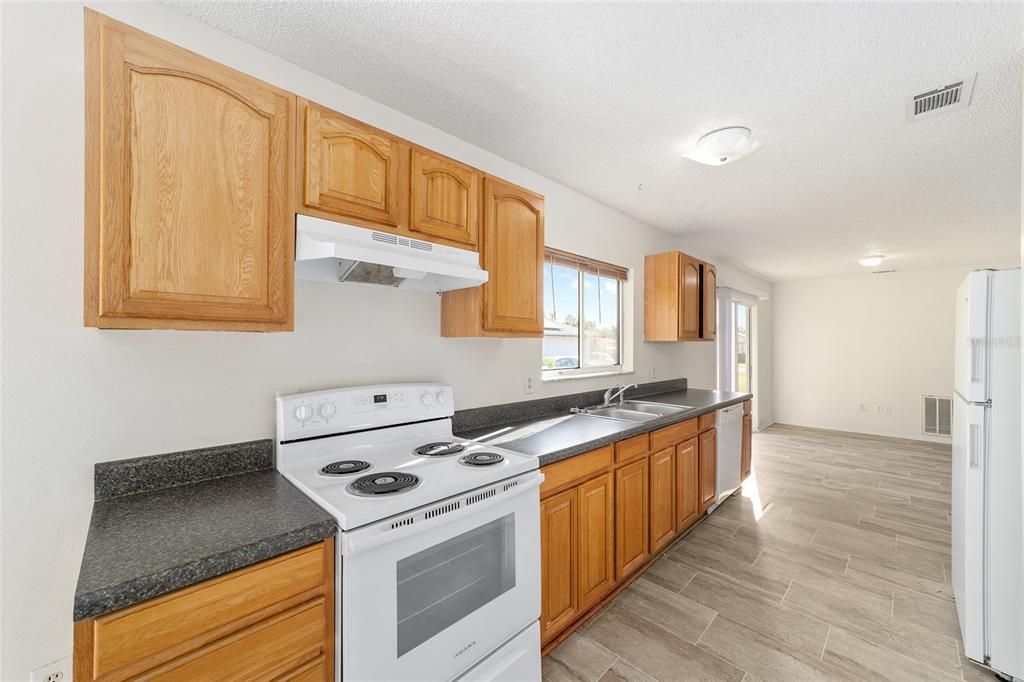 For Rent: $1,550 (3 beds, 2 baths, 1163 Square Feet)