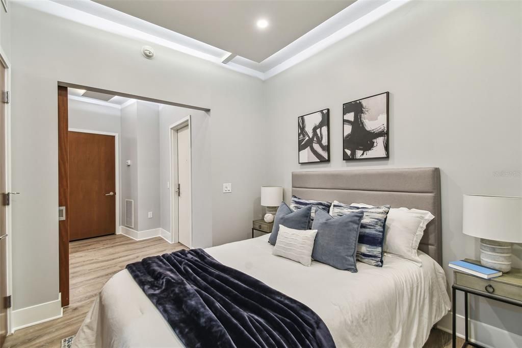 For Sale: $575,000 (2 beds, 2 baths, 1237 Square Feet)