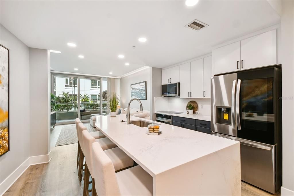 For Sale: $575,000 (2 beds, 2 baths, 1237 Square Feet)