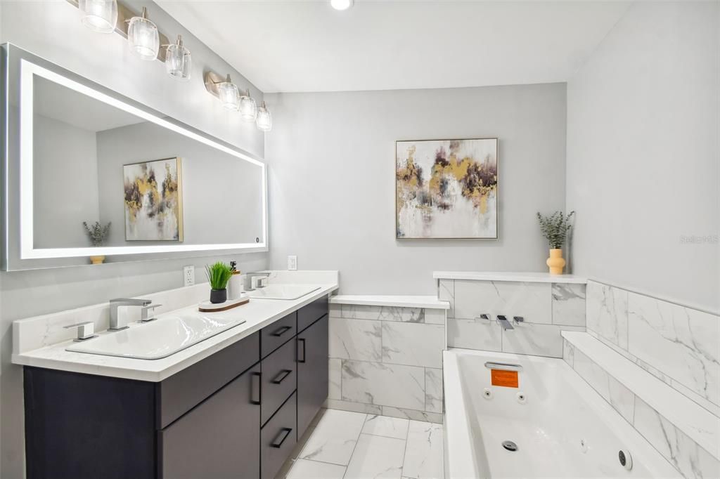 For Sale: $575,000 (2 beds, 2 baths, 1237 Square Feet)