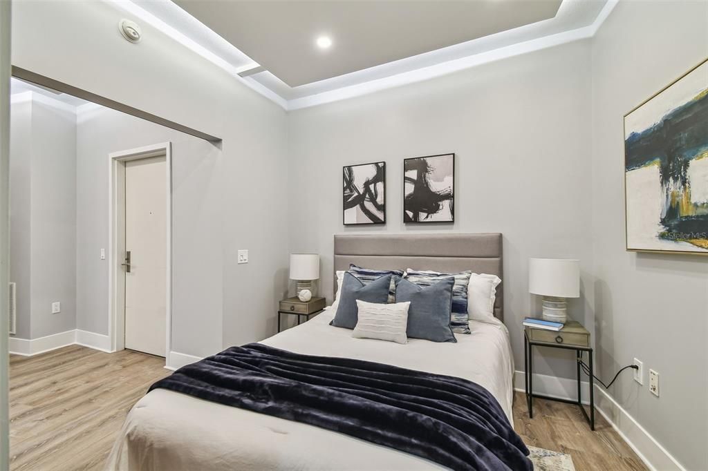 For Sale: $575,000 (2 beds, 2 baths, 1237 Square Feet)