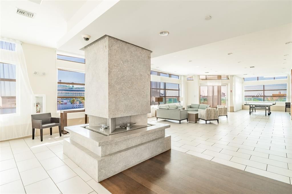 For Sale: $575,000 (2 beds, 2 baths, 1237 Square Feet)