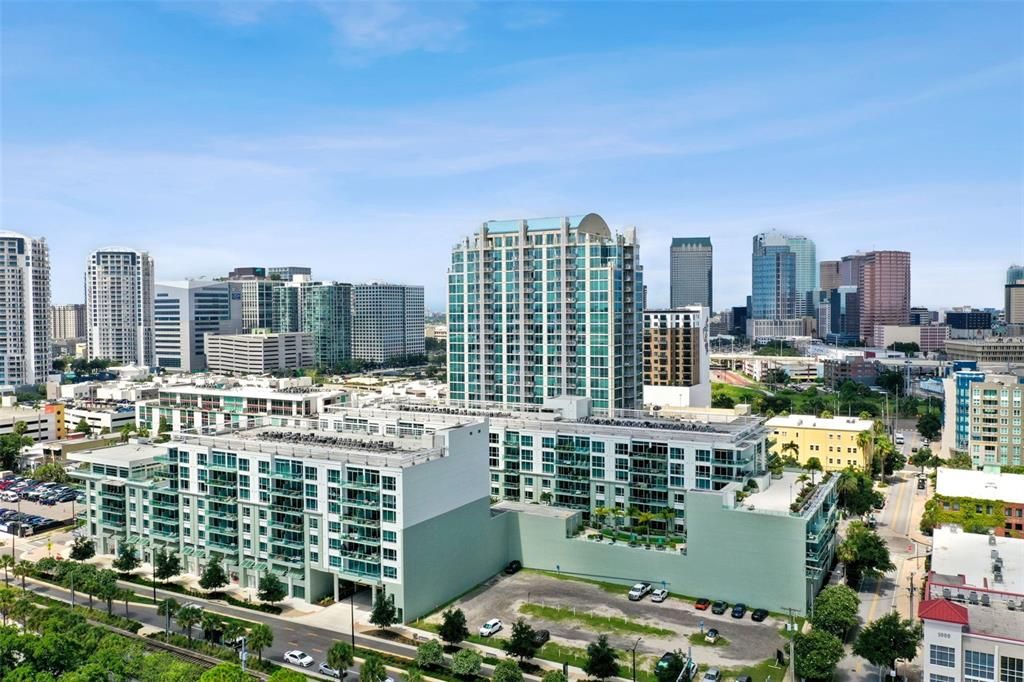 For Sale: $575,000 (2 beds, 2 baths, 1237 Square Feet)