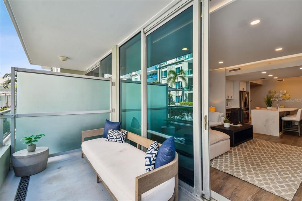 For Sale: $575,000 (2 beds, 2 baths, 1237 Square Feet)