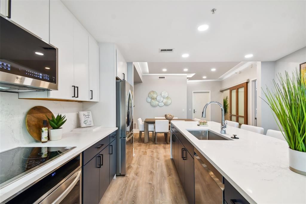 For Sale: $575,000 (2 beds, 2 baths, 1237 Square Feet)