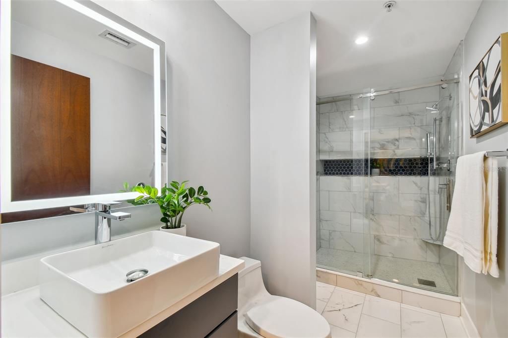 For Sale: $575,000 (2 beds, 2 baths, 1237 Square Feet)