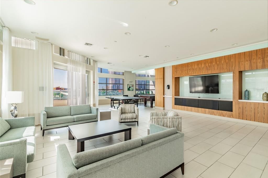 For Sale: $575,000 (2 beds, 2 baths, 1237 Square Feet)
