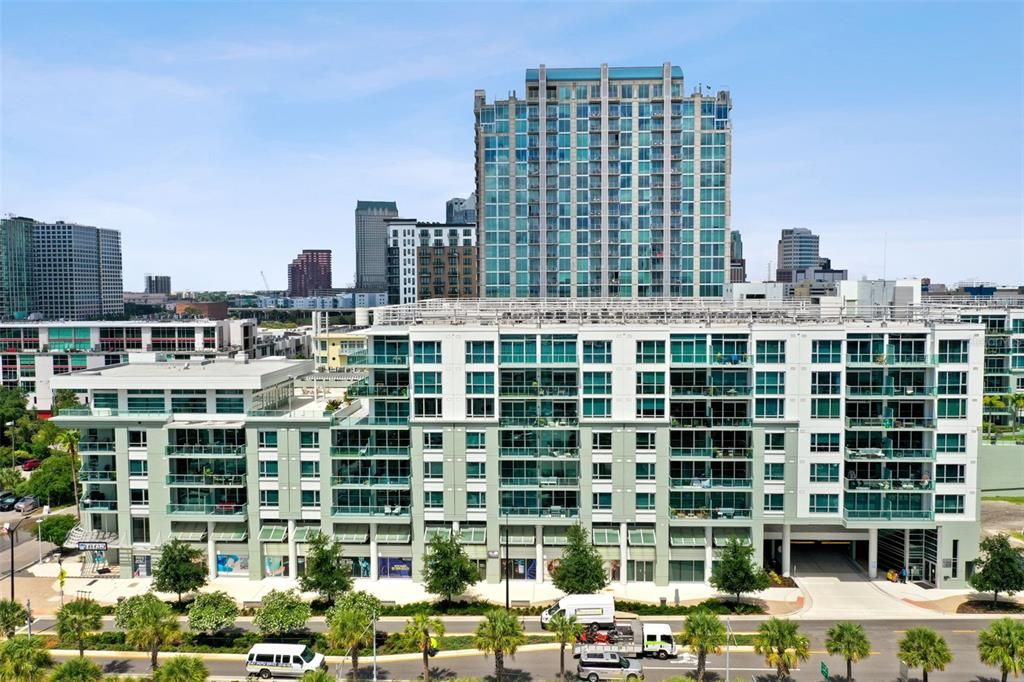 For Sale: $575,000 (2 beds, 2 baths, 1237 Square Feet)