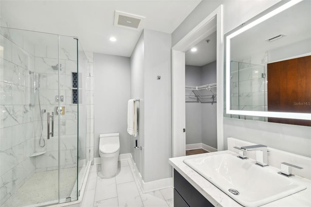 For Sale: $575,000 (2 beds, 2 baths, 1237 Square Feet)