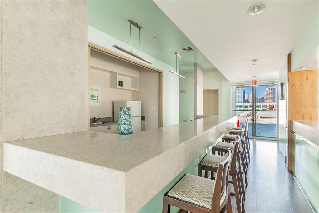 For Sale: $575,000 (2 beds, 2 baths, 1237 Square Feet)