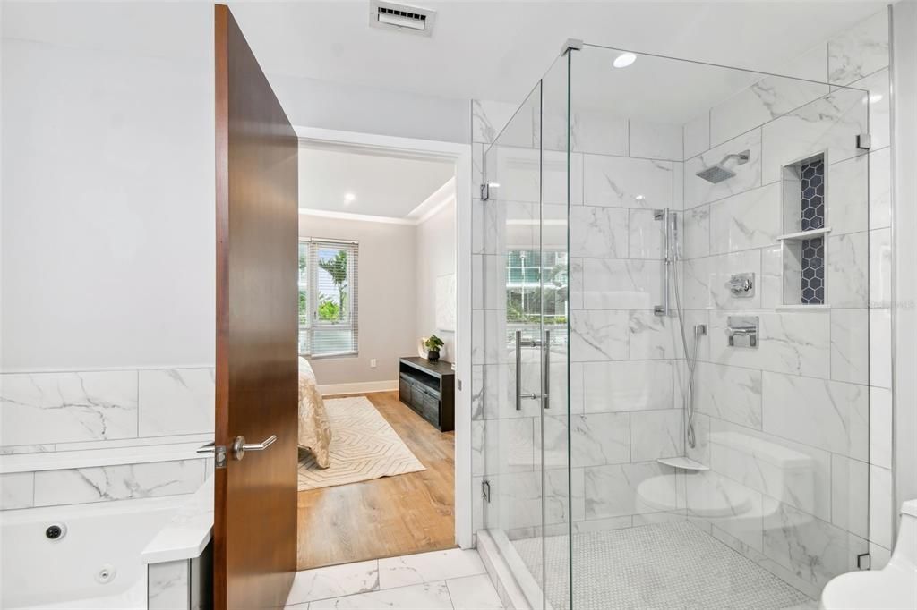 For Sale: $575,000 (2 beds, 2 baths, 1237 Square Feet)