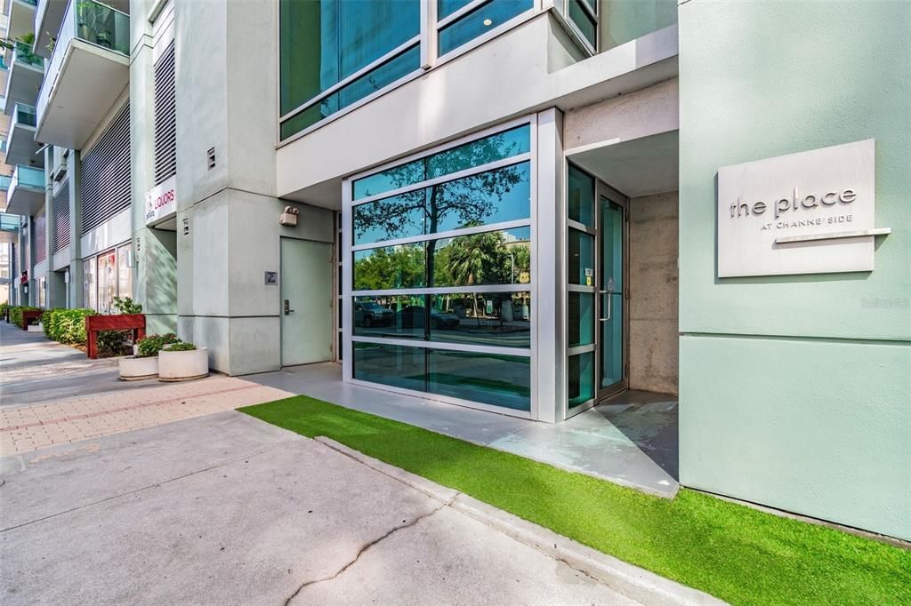 For Sale: $575,000 (2 beds, 2 baths, 1237 Square Feet)