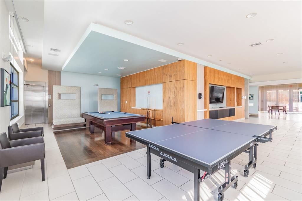 For Sale: $575,000 (2 beds, 2 baths, 1237 Square Feet)