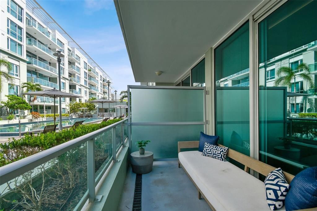 For Sale: $575,000 (2 beds, 2 baths, 1237 Square Feet)
