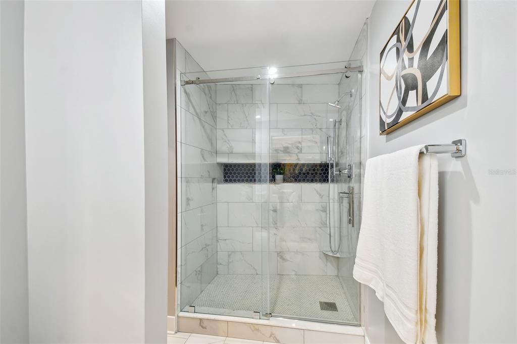 For Sale: $575,000 (2 beds, 2 baths, 1237 Square Feet)