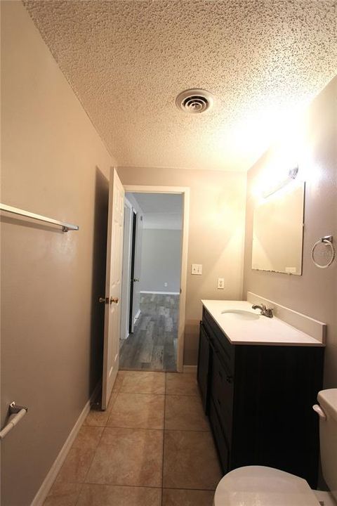For Rent: $1,425 (2 beds, 1 baths, 850 Square Feet)
