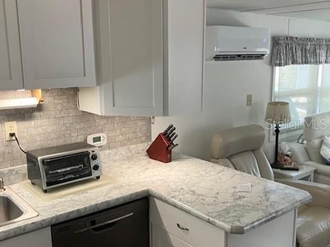 For Sale: $99,900 (2 beds, 1 baths, 460 Square Feet)