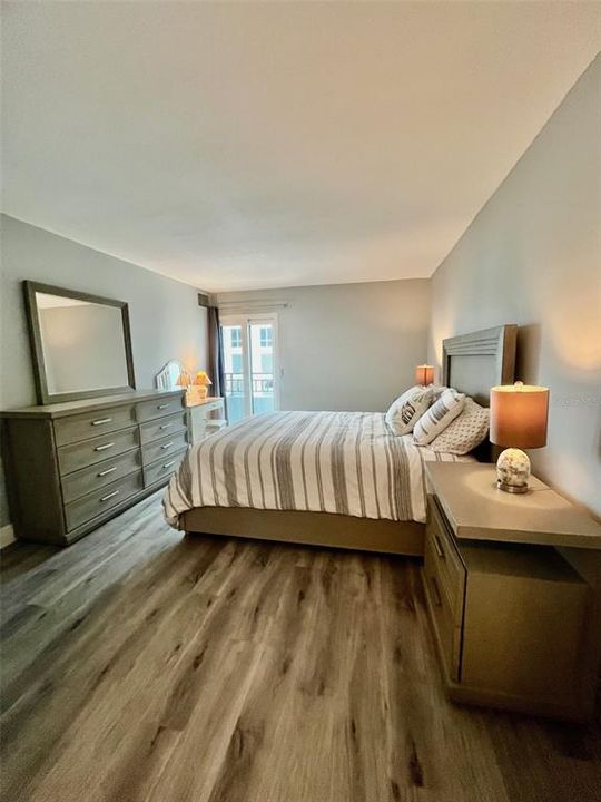 For Sale: $435,000 (2 beds, 2 baths, 1310 Square Feet)