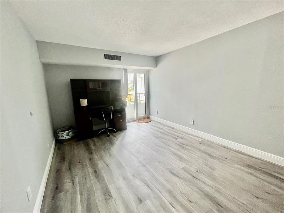 For Sale: $435,000 (2 beds, 2 baths, 1310 Square Feet)