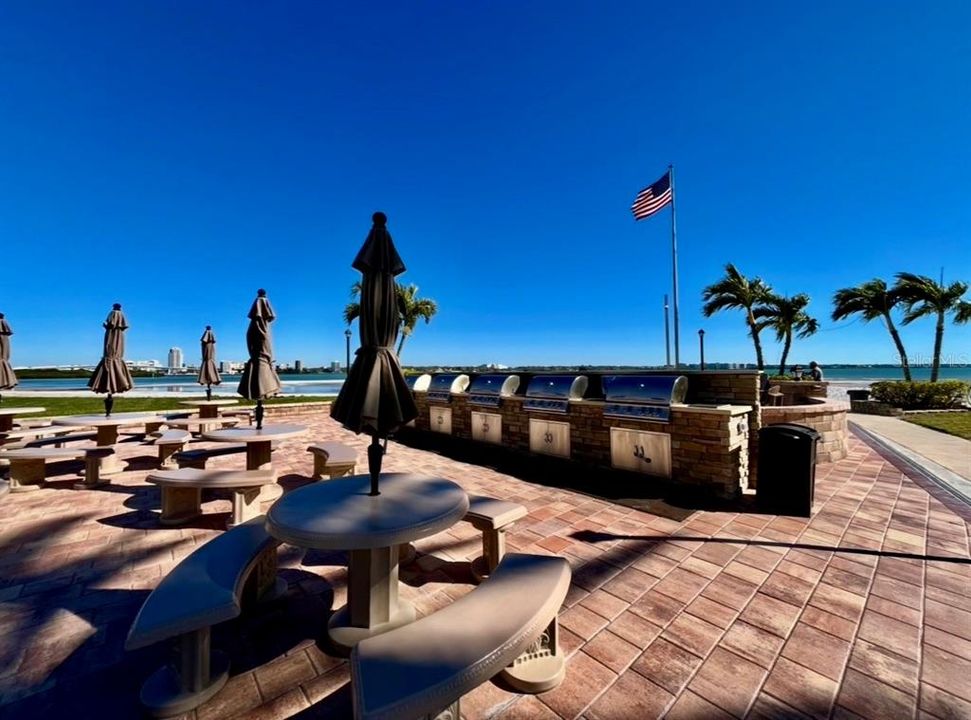 For Sale: $435,000 (2 beds, 2 baths, 1310 Square Feet)