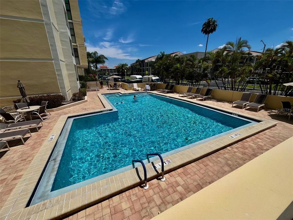 For Sale: $435,000 (2 beds, 2 baths, 1310 Square Feet)