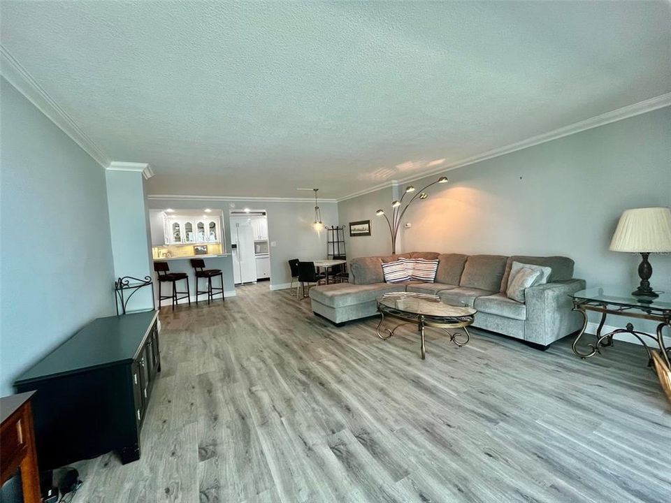 For Sale: $435,000 (2 beds, 2 baths, 1310 Square Feet)