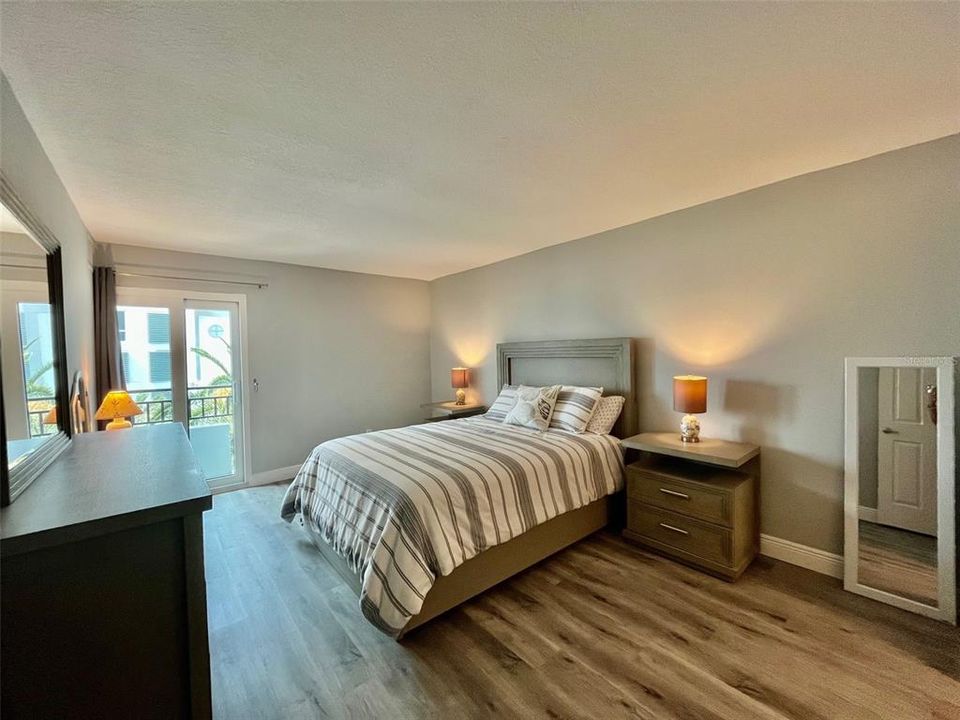 For Sale: $435,000 (2 beds, 2 baths, 1310 Square Feet)