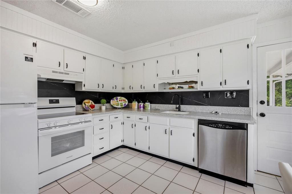 En Venta: $205,000 (2 camas, 1 baños, 1078 Pies cuadrados)