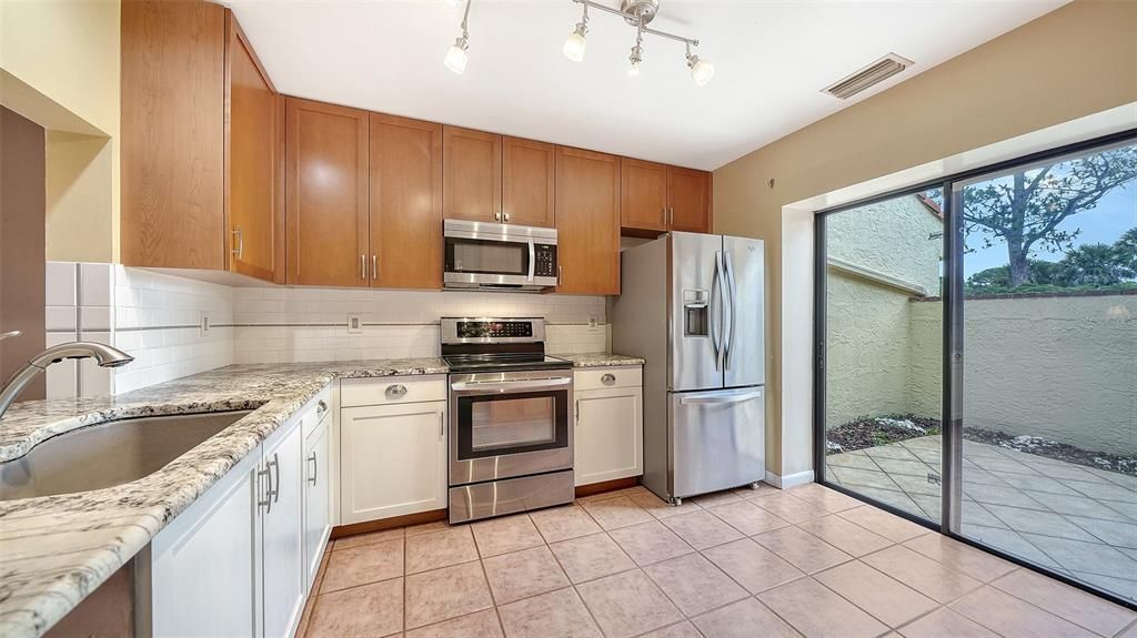 На продажу: $249,900 (3 спален, 2 ванн, 1656 Квадратных фут)