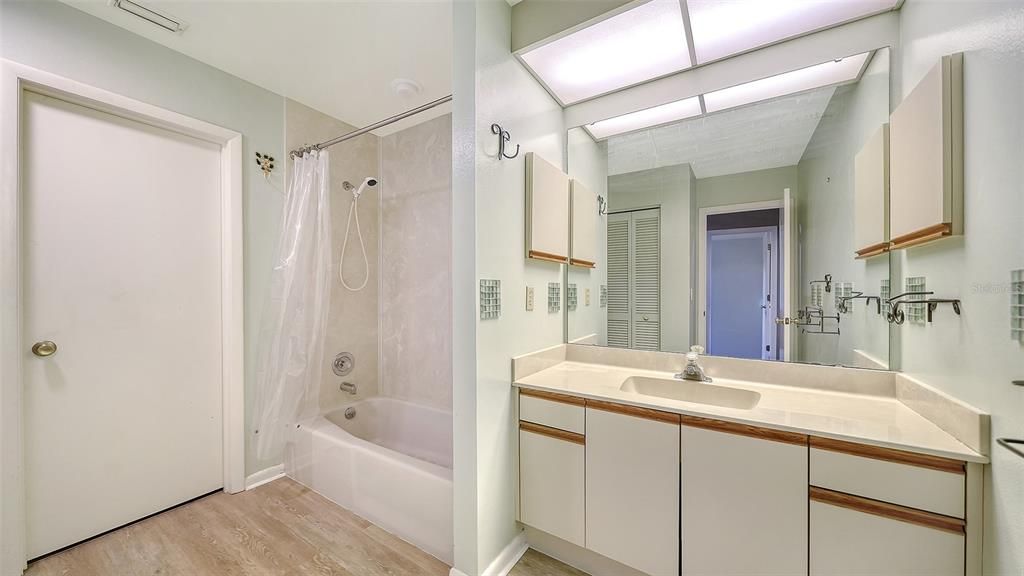 На продажу: $249,900 (3 спален, 2 ванн, 1656 Квадратных фут)