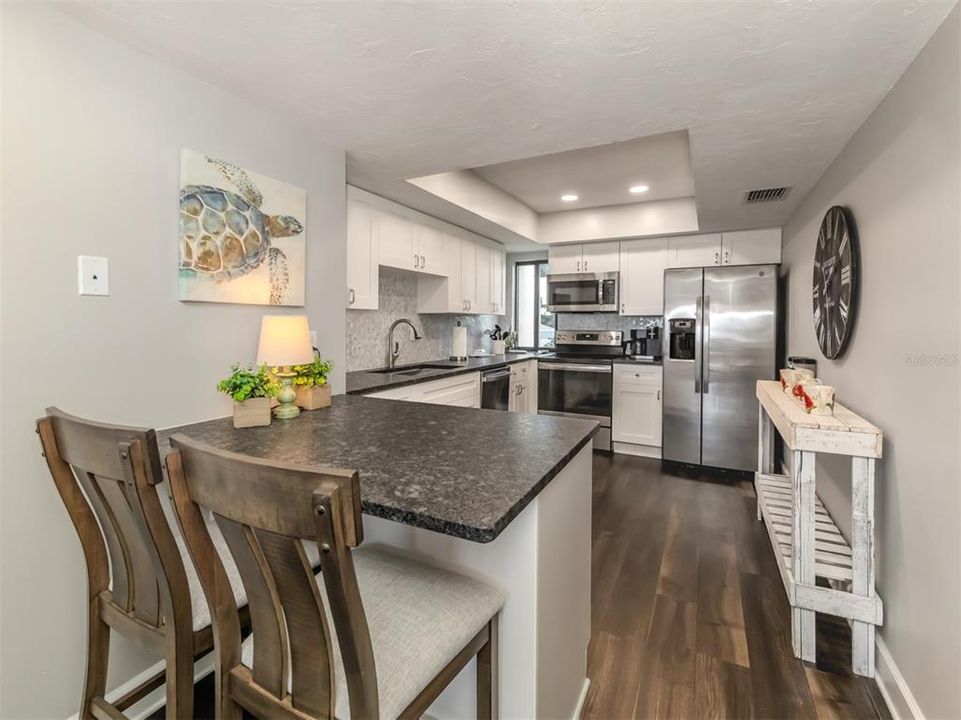 For Sale: $600,000 (2 beds, 2 baths, 1075 Square Feet)