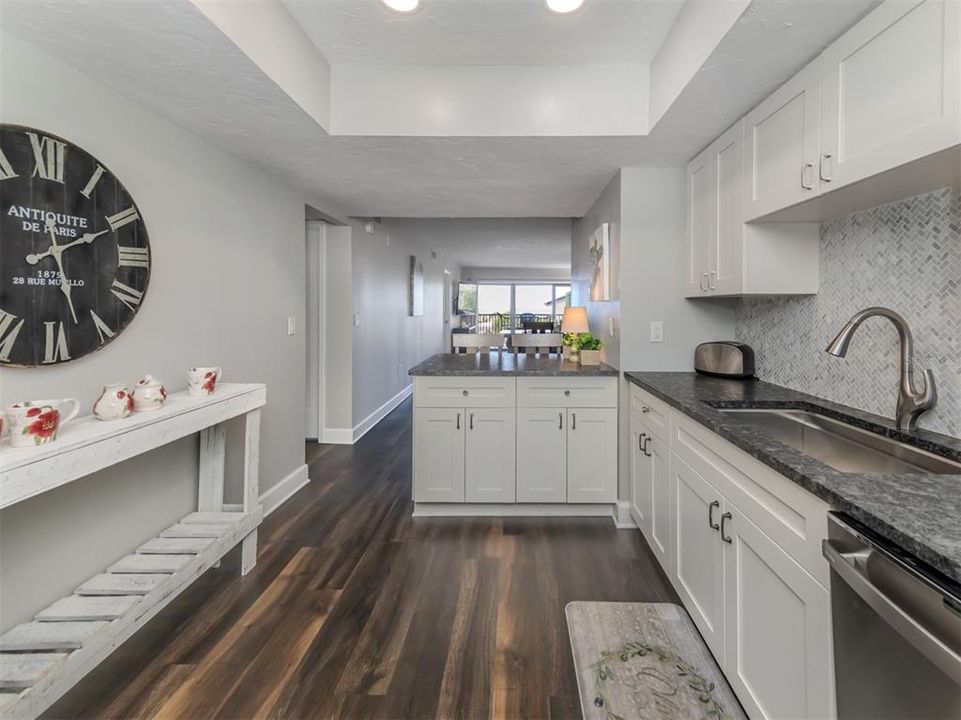 For Sale: $600,000 (2 beds, 2 baths, 1075 Square Feet)