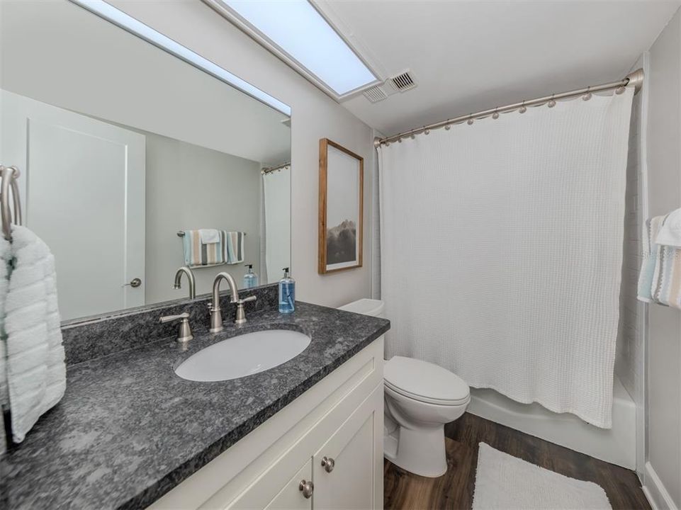 For Sale: $600,000 (2 beds, 2 baths, 1075 Square Feet)